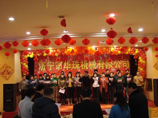 公司合唱團演唱華珠公司之歌《共創(chuàng  )輝煌的明天》